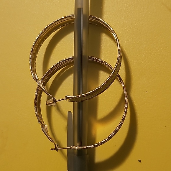 Gold-Plated Sparkling Hoop Earrings (Pierce Post). - Picture 4 of 4